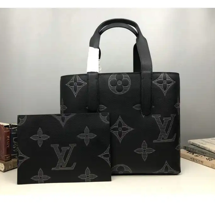 2101SH0004 LV Bags 0209