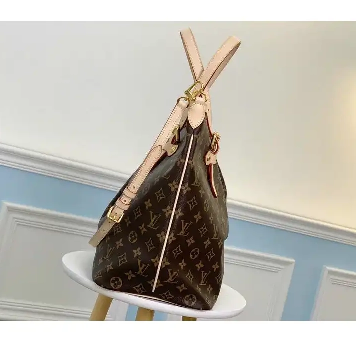 LV 19T1L0215 Bags 0218