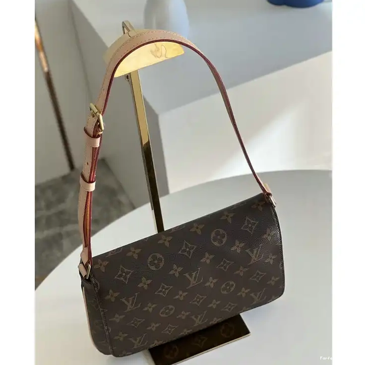 Bag 2112YA0046 LV 0220