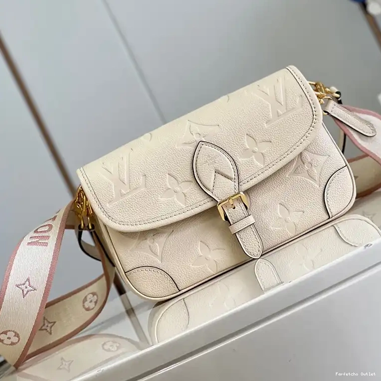 LV 2304YA0009 Bag 0208