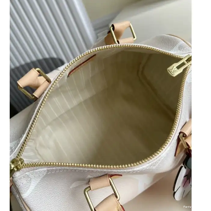 2105GV0092 Bags LV 0221