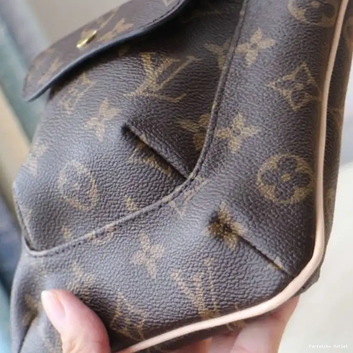 20B570197 LV Bags 0220