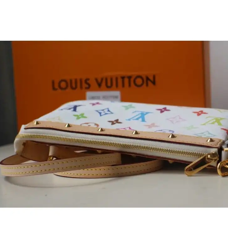 205FY0137 Bags LV 0223