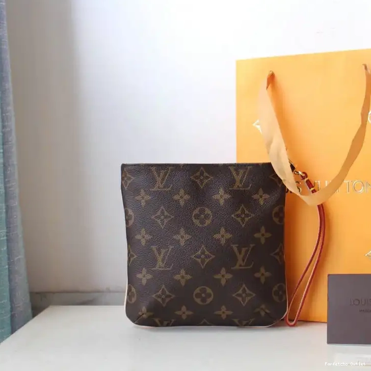 20B570197 LV Bags 0220