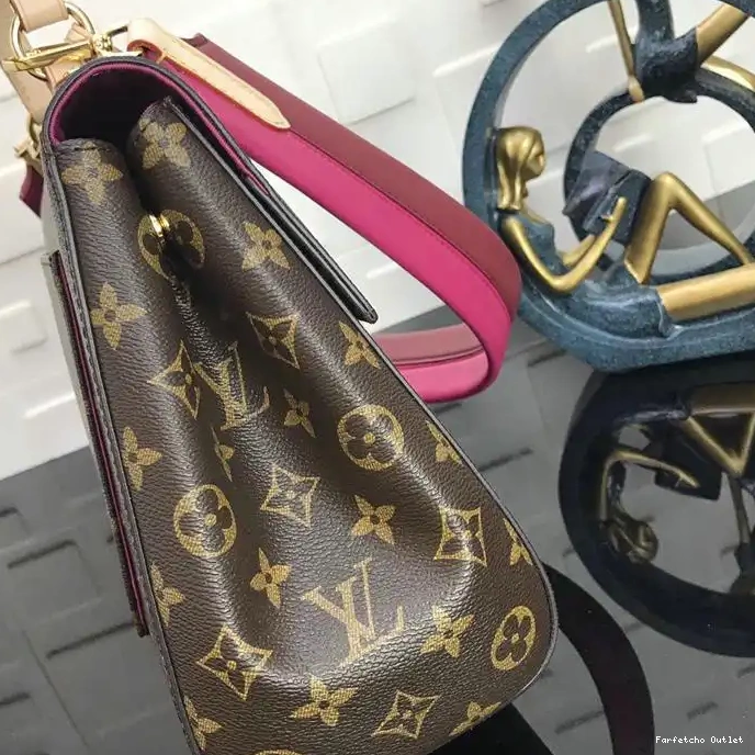 LV 19T1L0218 Bags 0210